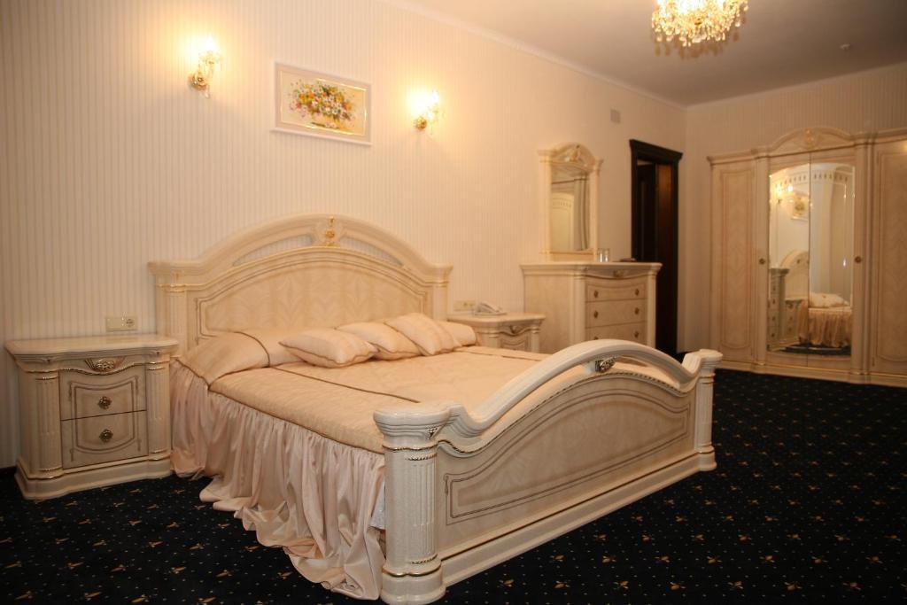 Kleopatra Vip Hotel Kamyanets-Podilski Oda fotoğraf