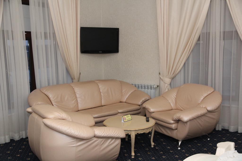 Kleopatra Vip Hotel Kamyanets-Podilski Dış mekan fotoğraf