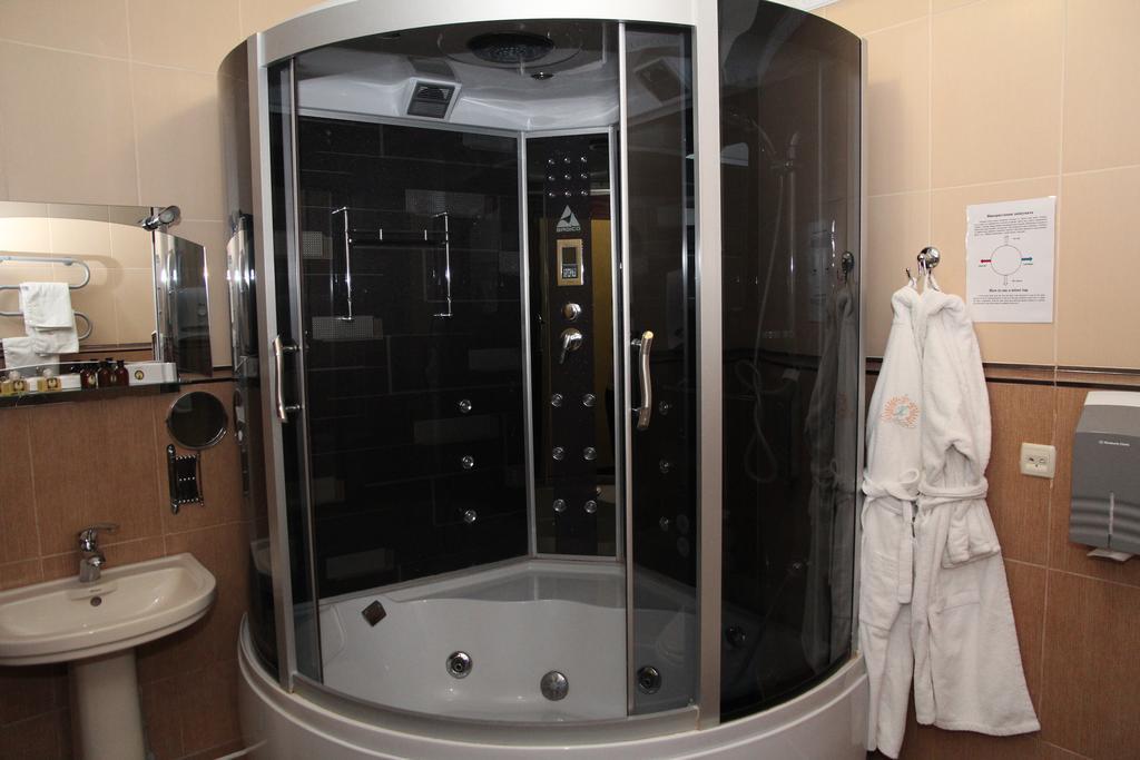 Kleopatra Vip Hotel Kamyanets-Podilski Dış mekan fotoğraf